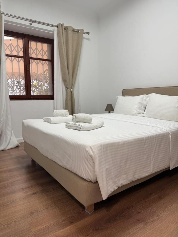 Acropolis Traditional Stoney Retreat House in Athens