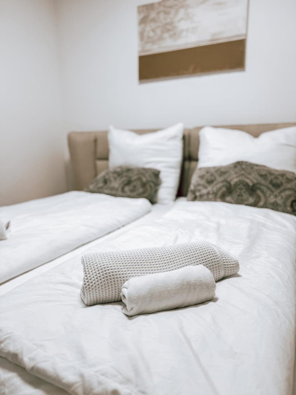 Bed, Photo of the whole room, Bedroom, towels