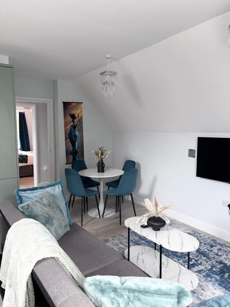 TV and multimedia, Living room, Seating area, Dining area, Evening entertainment
