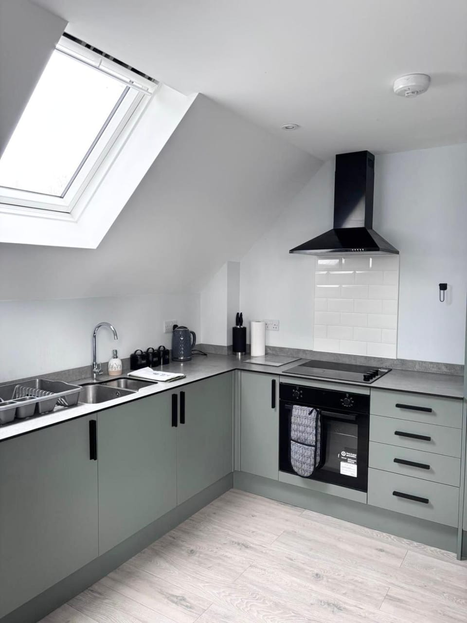 Kitchen or kitchenette, oven, stove