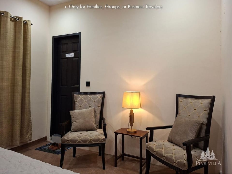 Bed, Photo of the whole room, Seating area, Bedroom