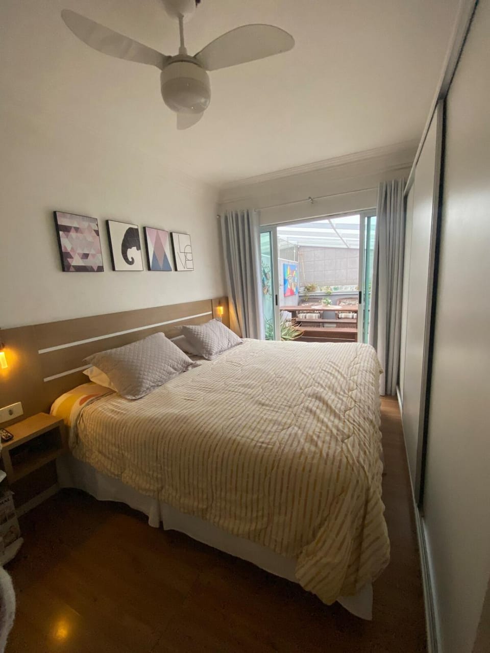 Bed, Photo of the whole room