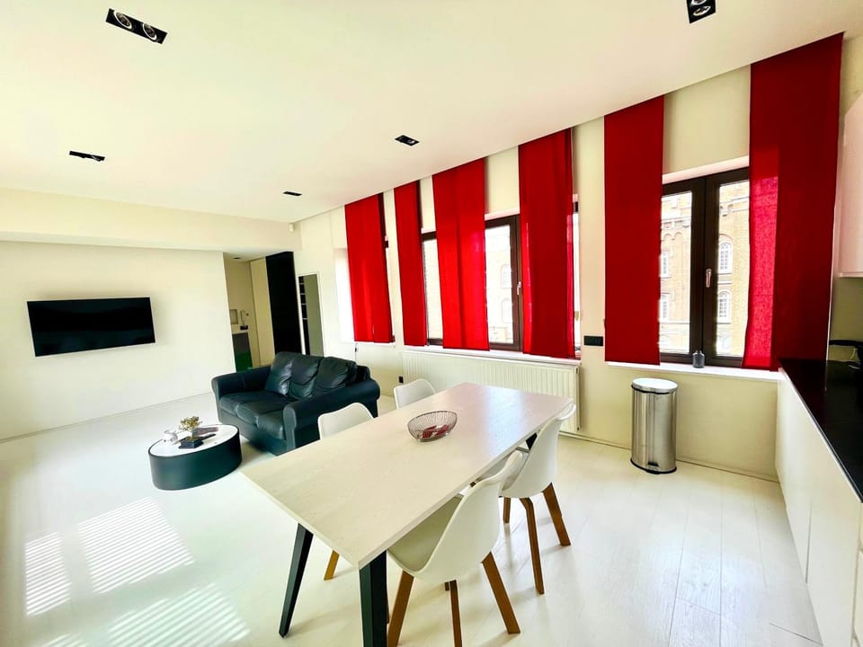 TV and multimedia, Living room, Seating area, Dining area, Evening entertainment