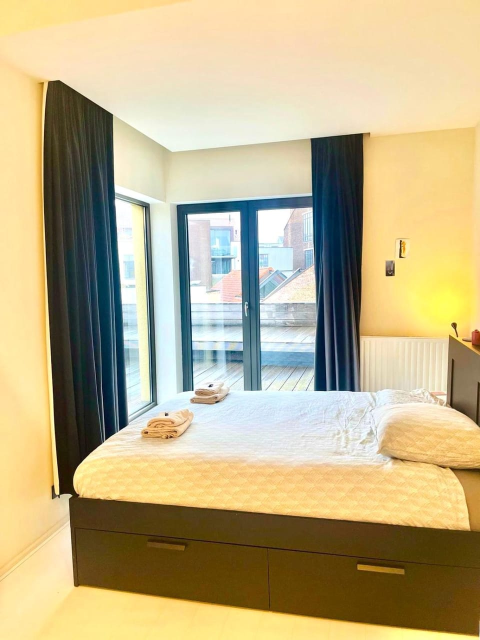 Bed, Photo of the whole room, Bedroom, towels