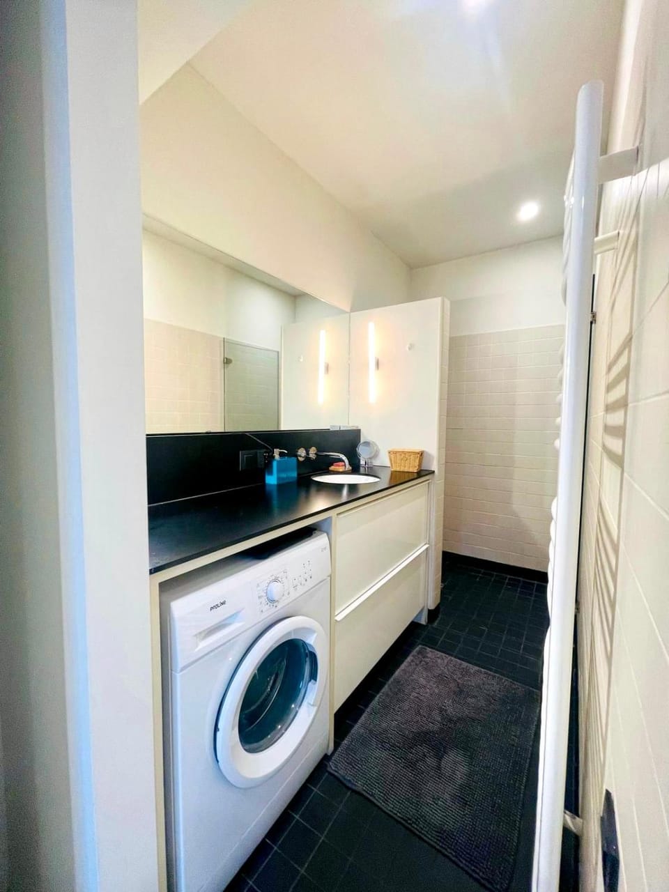 Bathroom, washing machine