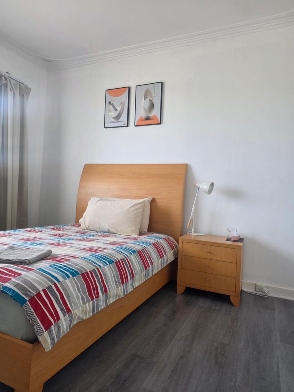 Photo of the whole room, Bedroom