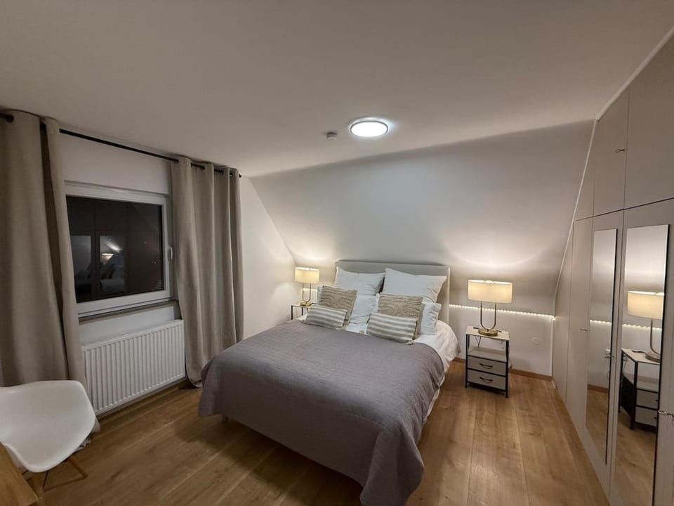 Bed, Photo of the whole room, Bedroom, wardrobe