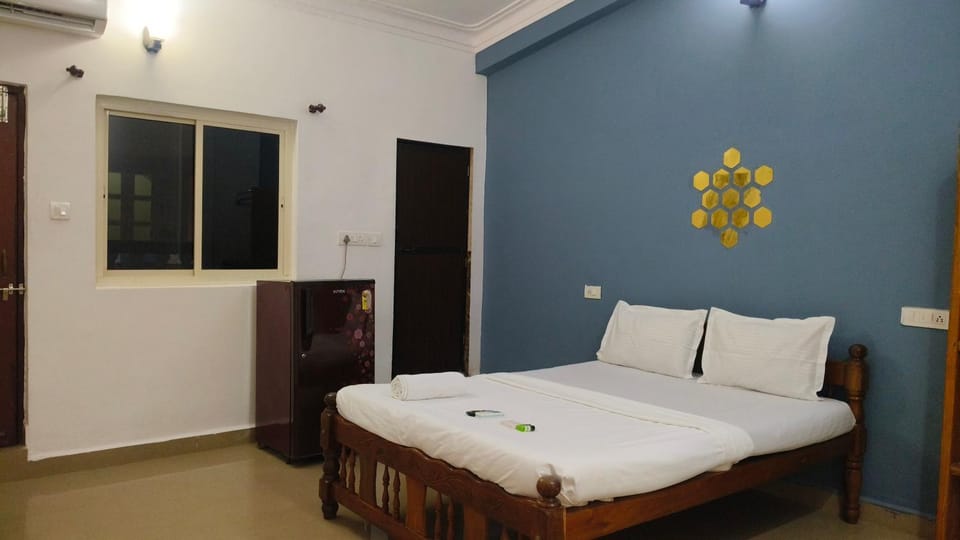 Photo of the whole room, Bedroom, air conditioner