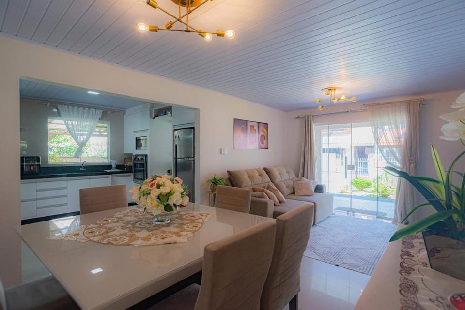 Férias a 100m do mar e 10 minutos do Beto Carreiro House in Penha