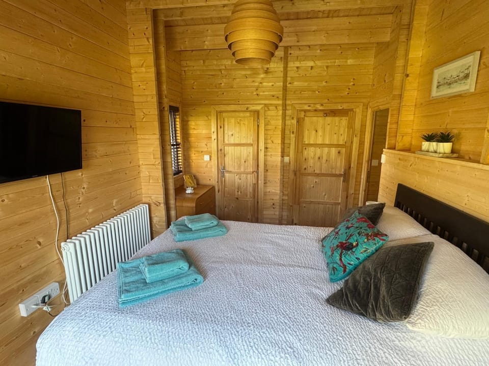 Bed, TV and multimedia, Photo of the whole room, Bedroom, internet