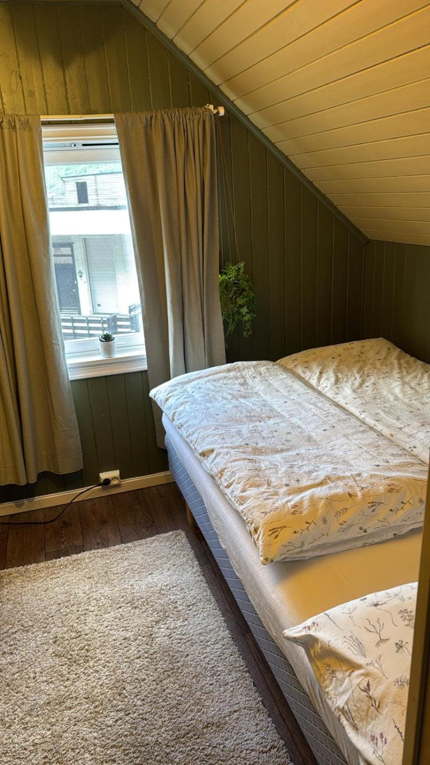 Cozy bedroom & basement with amenities Bed and Breakfast in Vestland