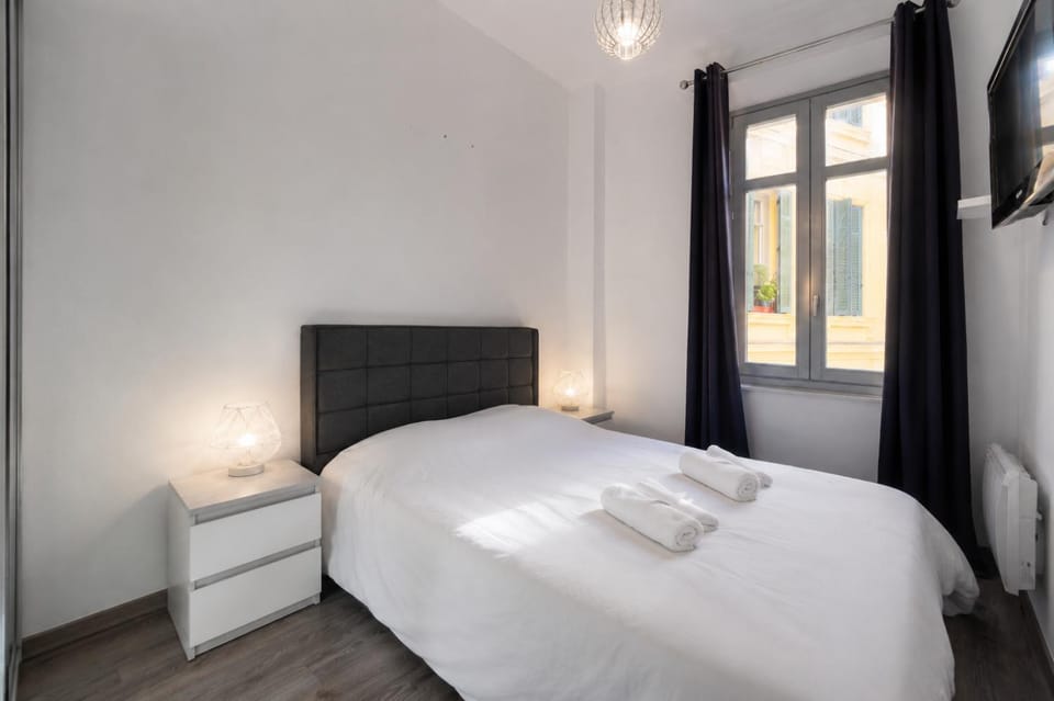 FRGK Goujon 1BR Design 300m Palais & Beaches AC & Ultra-Fast Wi-Fi Apartment in Cannes