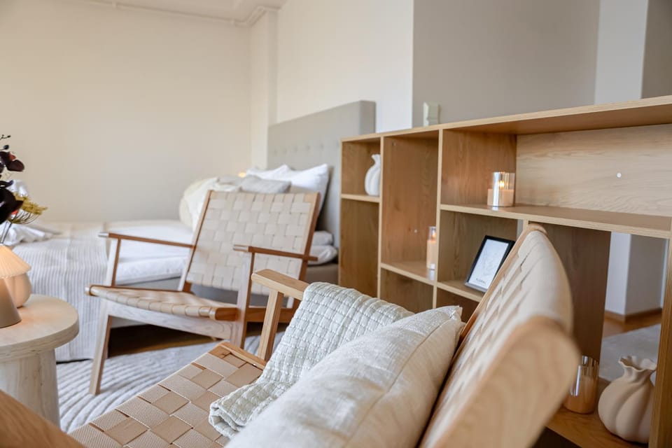 Bed, Photo of the whole room, Seating area, Bedroom