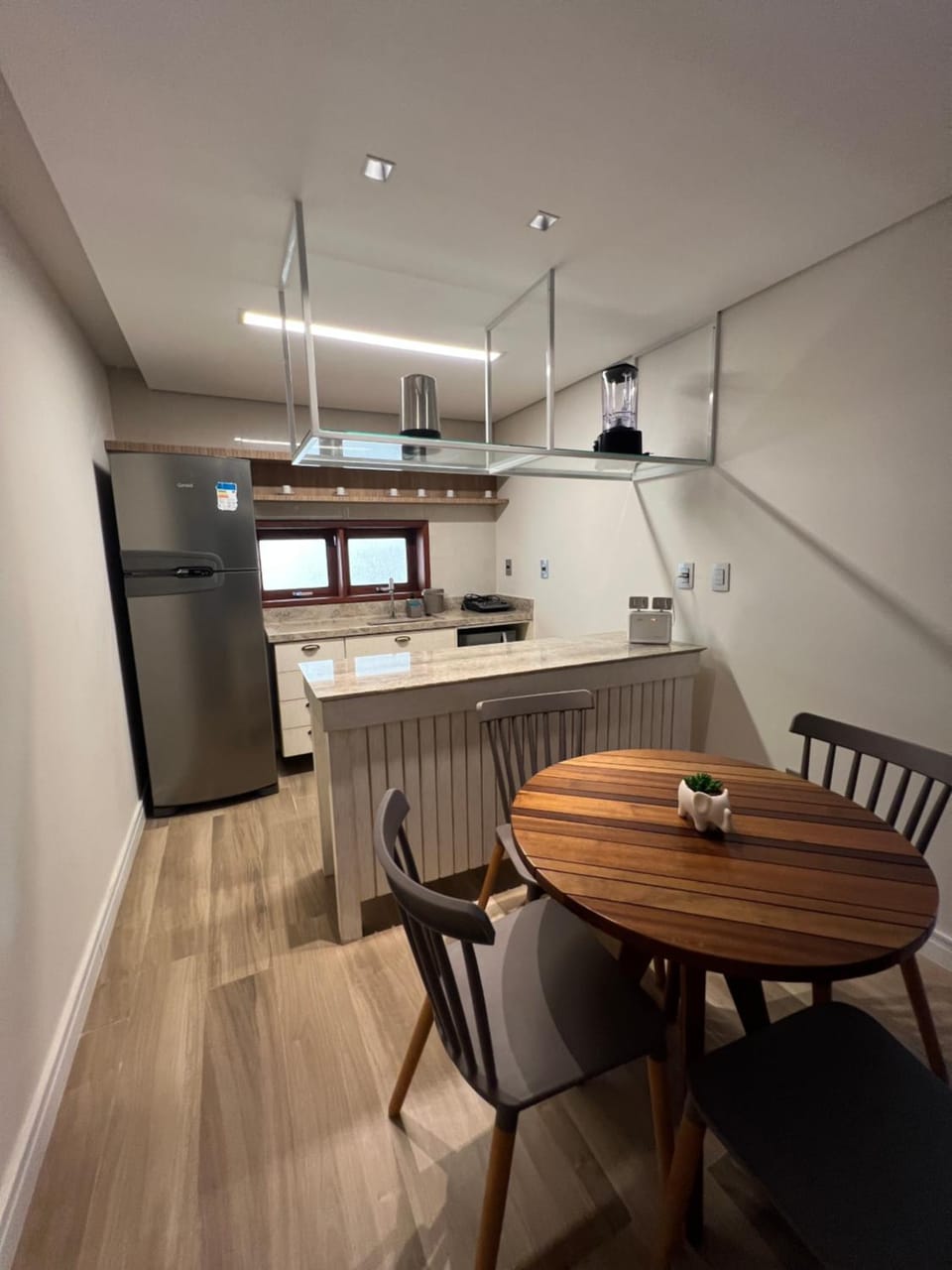 Kitchen or kitchenette, Dining area, stove