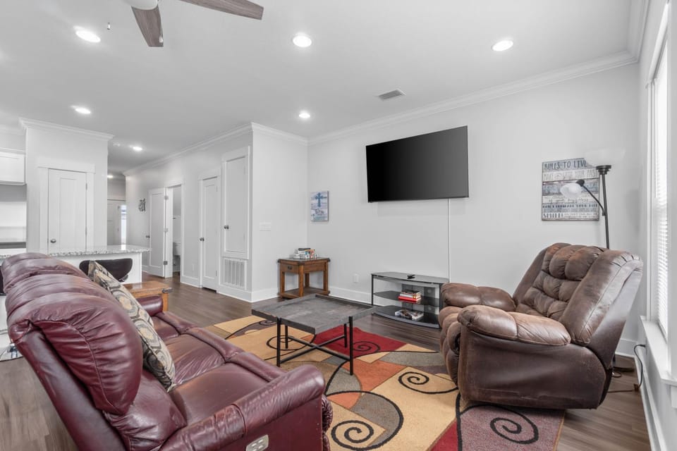 Seaside Serenity Pet Friendly Near Destin House in Wright