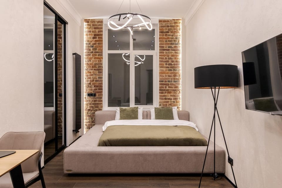 Bed, TV and multimedia, Photo of the whole room, Bedroom