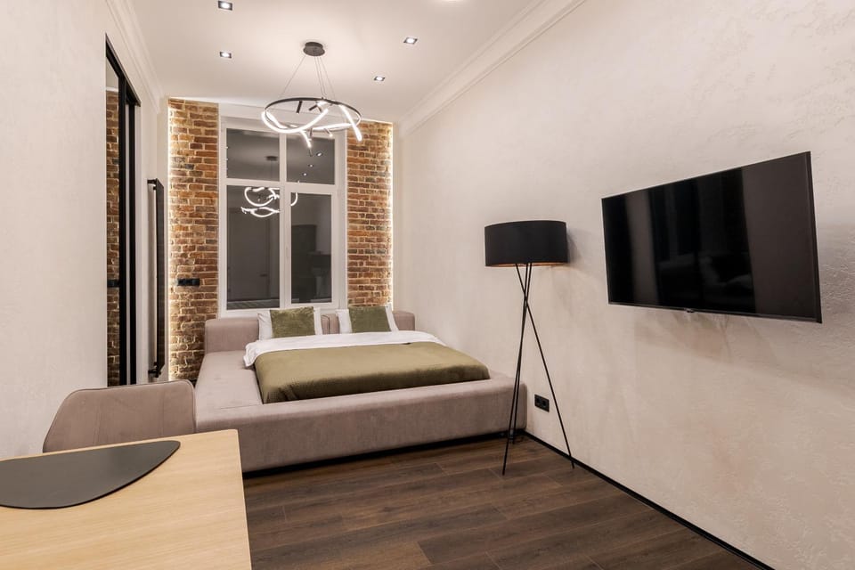 Bed, TV and multimedia, Living room, Photo of the whole room, Seating area, Bedroom