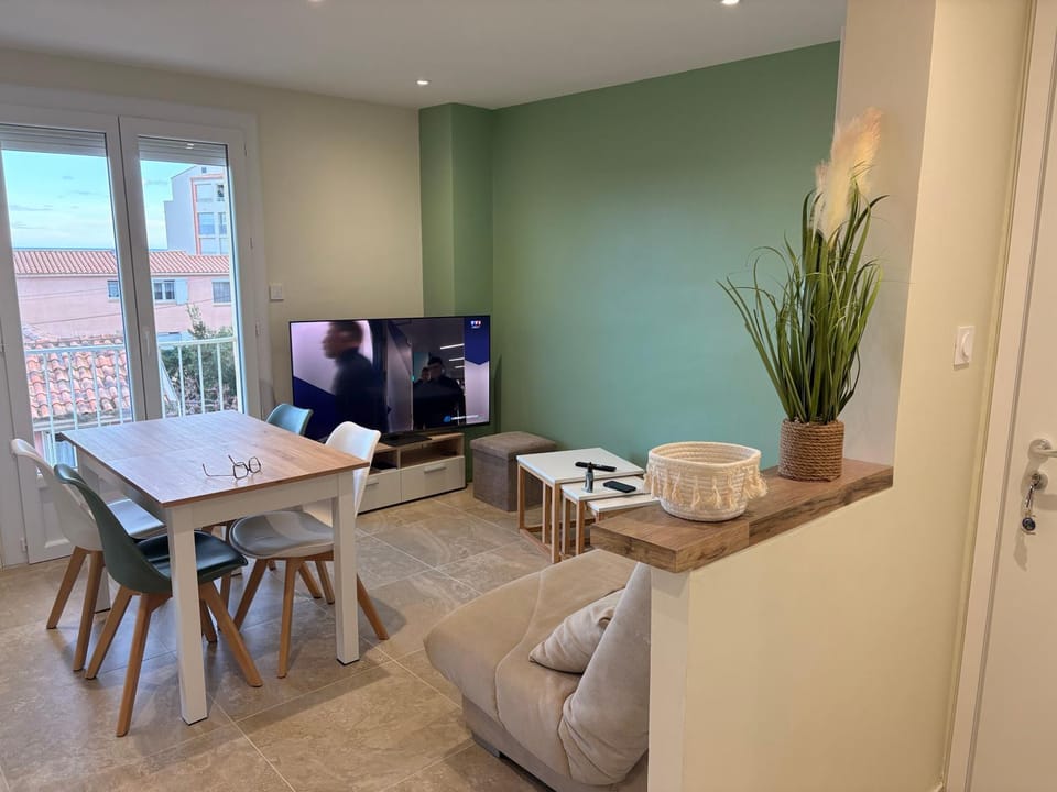 Living room, Dining area