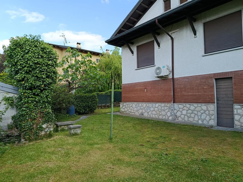 Villa Varano Borghi - Lake House in Lombardy