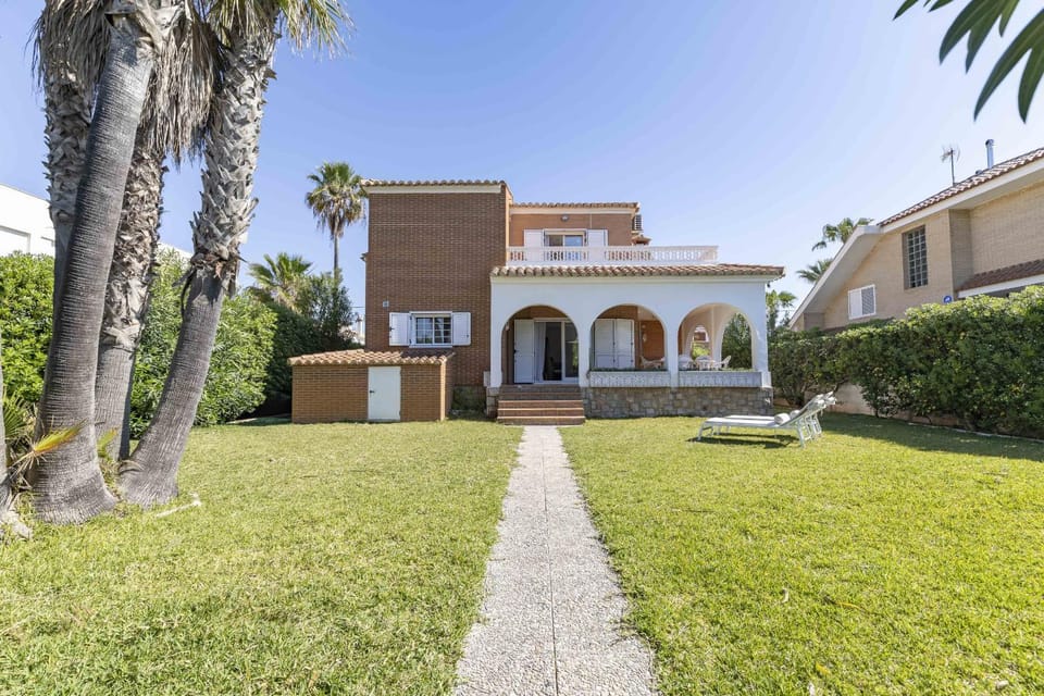 Property building, Garden, Garden view