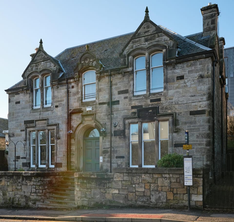 Bruce on the Row-Historic Elegance near Edinburgh by Urban Haggis Stays Apartment in Dunfermline