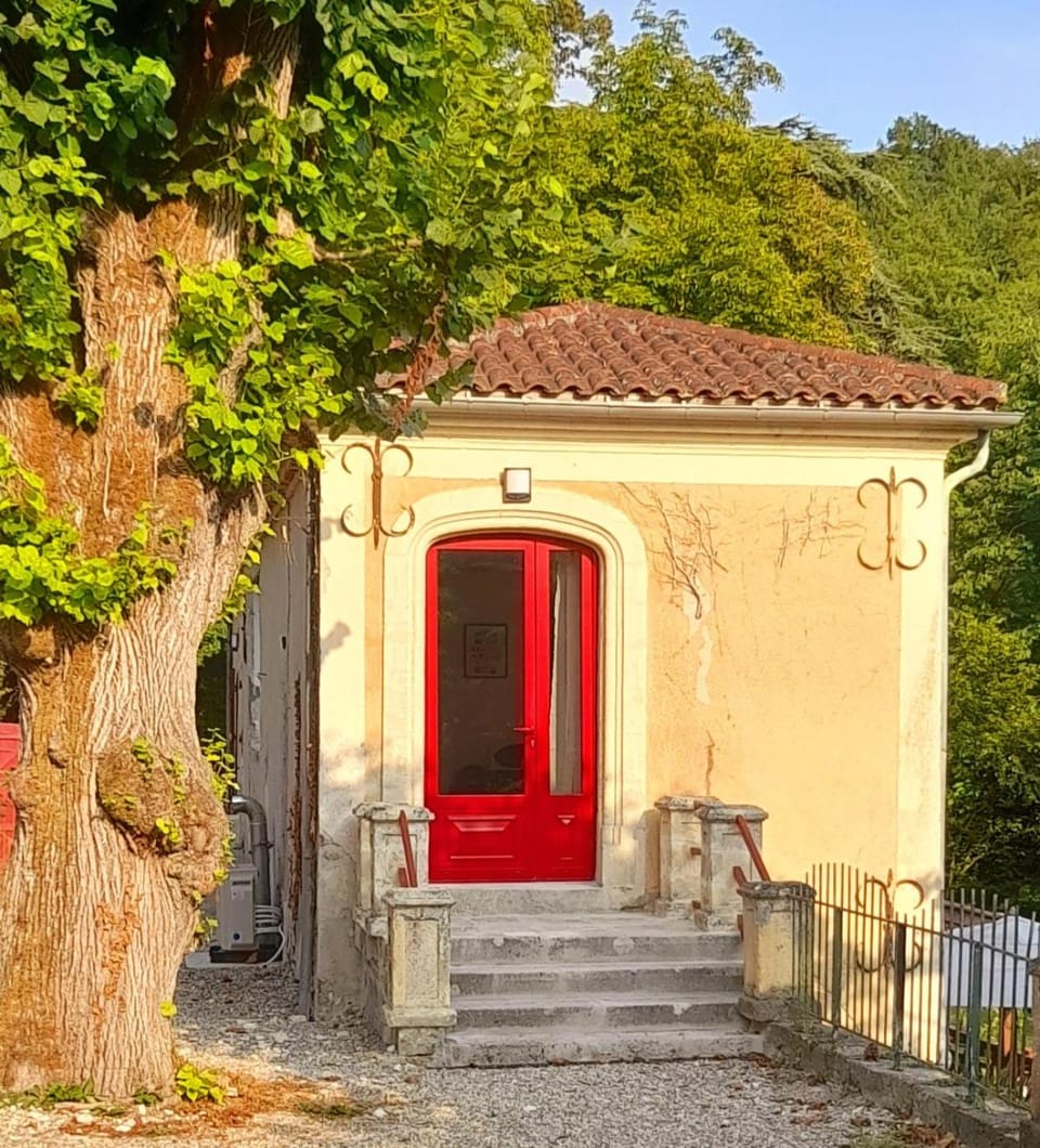 Domaine Les Terrasses de L'Insolite House in Nouvelle-Aquitaine