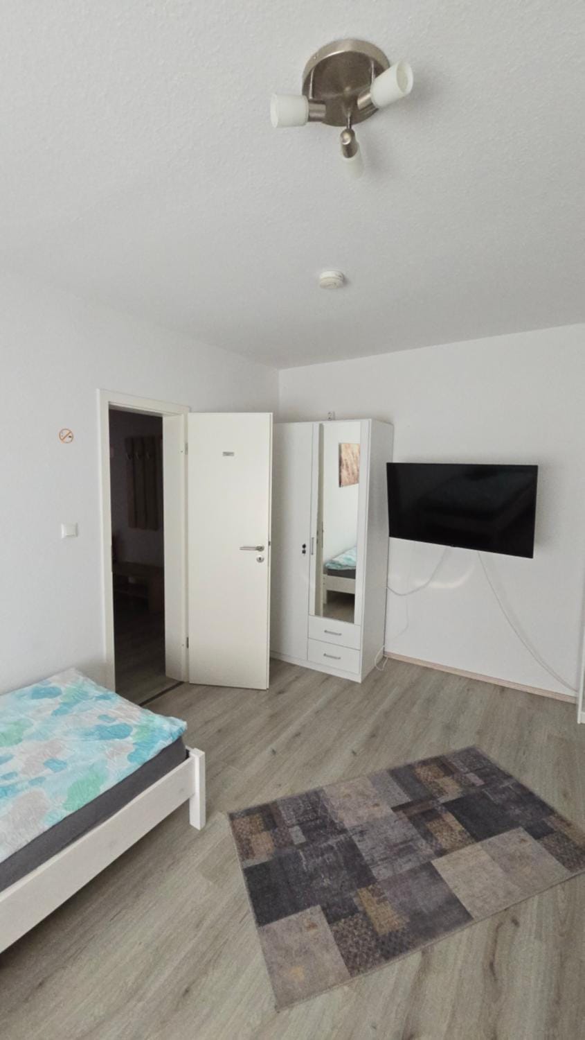 Gemütliche Altbauwohnungen mit Einzelzimmern und Parkplatz direkt am Haus! Apartment in Wuppertal