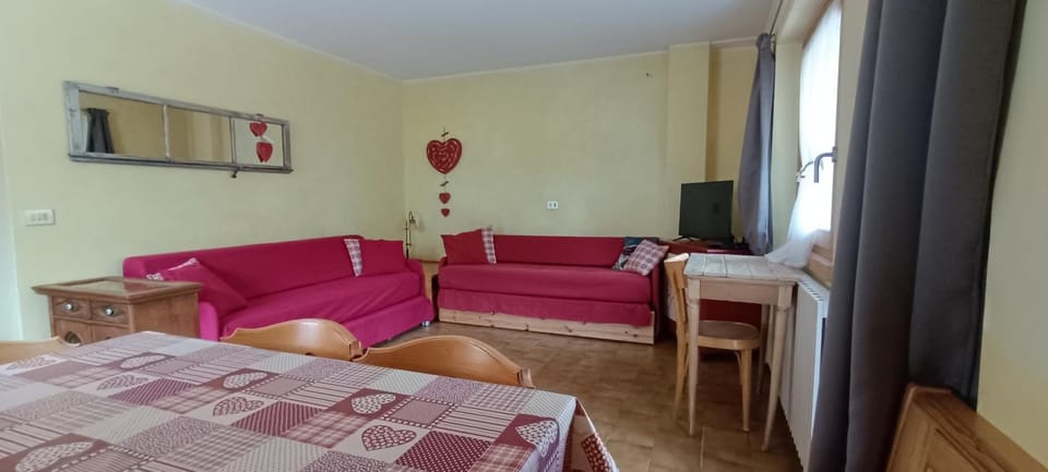 Bed, Living room