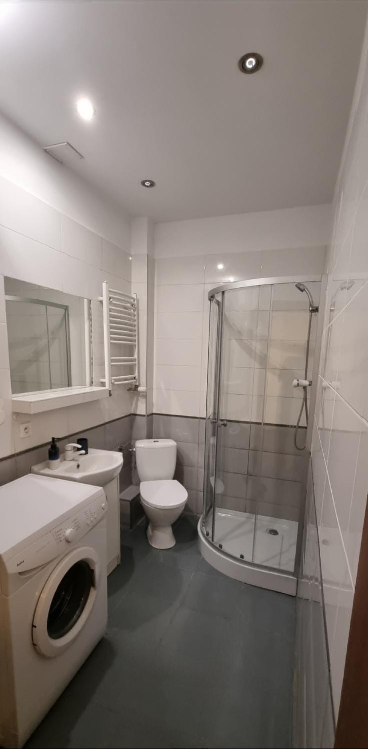 Shower, Toilet, Bathroom, towels