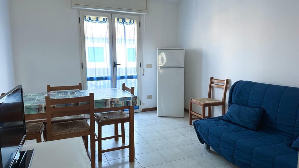 F005 - Fano, appartamento con terrazzo vicino al mare Apartment in Marche