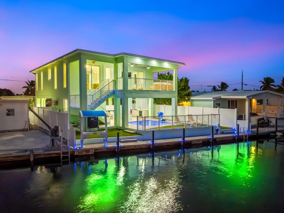 Aqua Verde Waterfront Gem Dock Game Room Villa in Marathon
