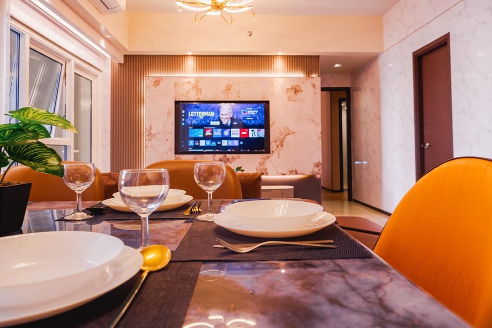 Communal lounge/ TV room, TV and multimedia, Living room, Seating area, Dining area, Evening entertainment