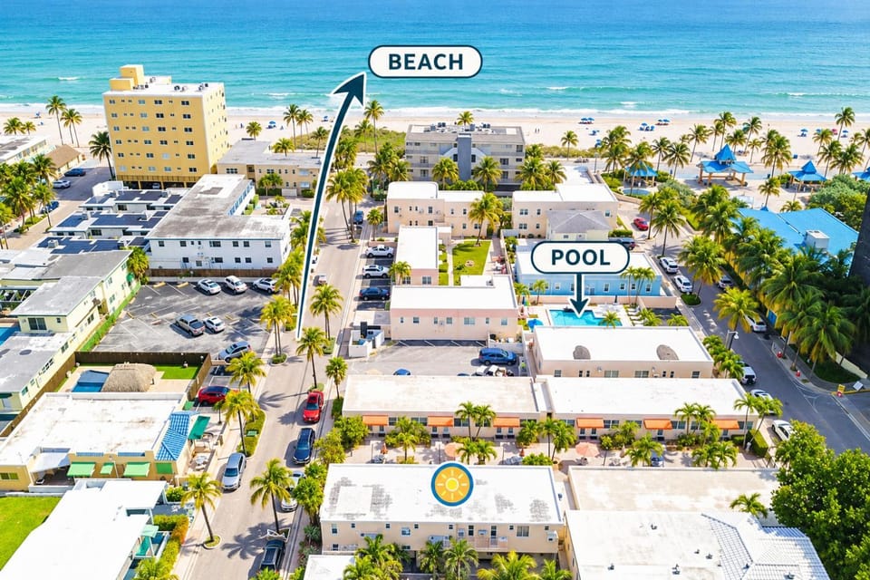 Stylish Beach Studio Pool Full Kitchen Apartment in Hollywood Beach