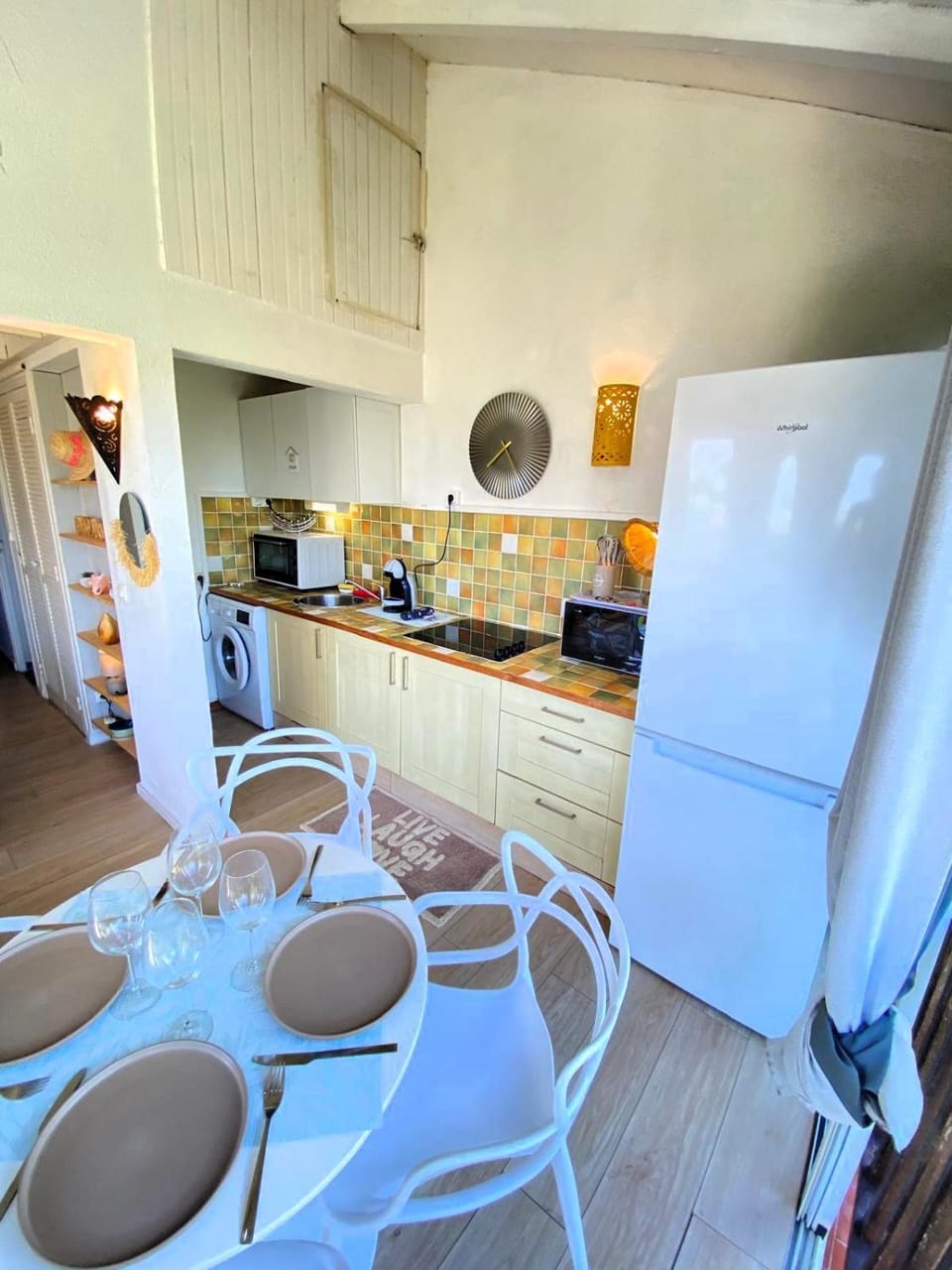 Kitchen or kitchenette, Dining area, oven, stove
