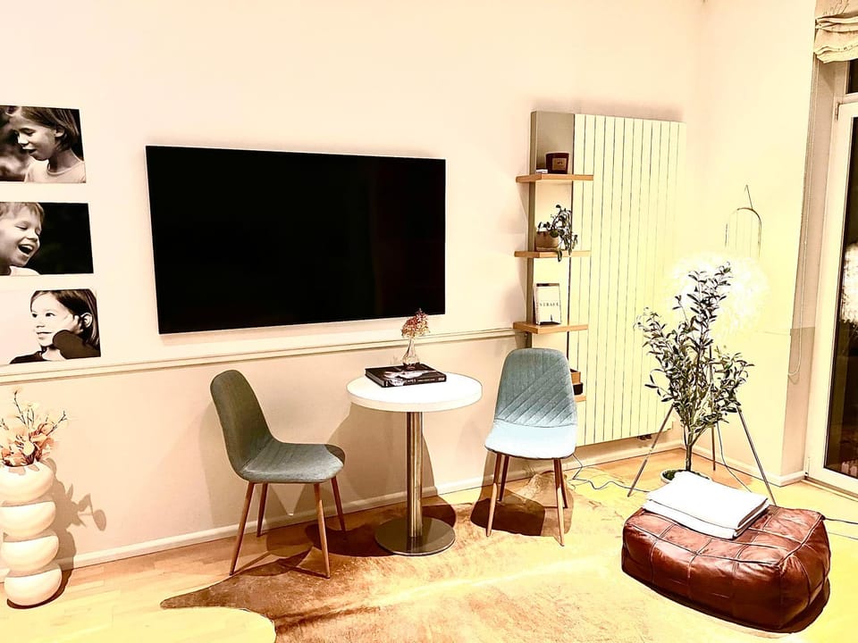 TV and multimedia, Living room, Dining area