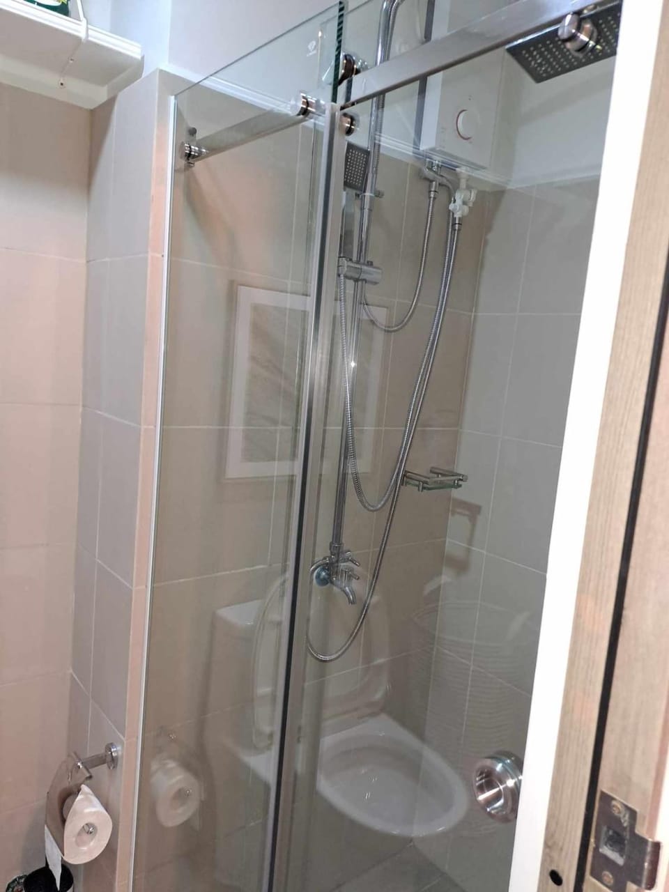 Homey Roxas Blvd Condo Pool Parking WiFi Apartment in Pasay