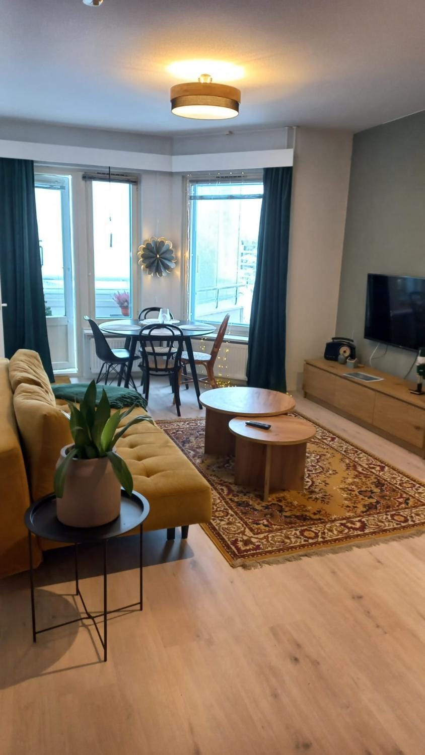 Communal lounge/ TV room, TV and multimedia, Living room, Seating area, Dining area, Evening entertainment
