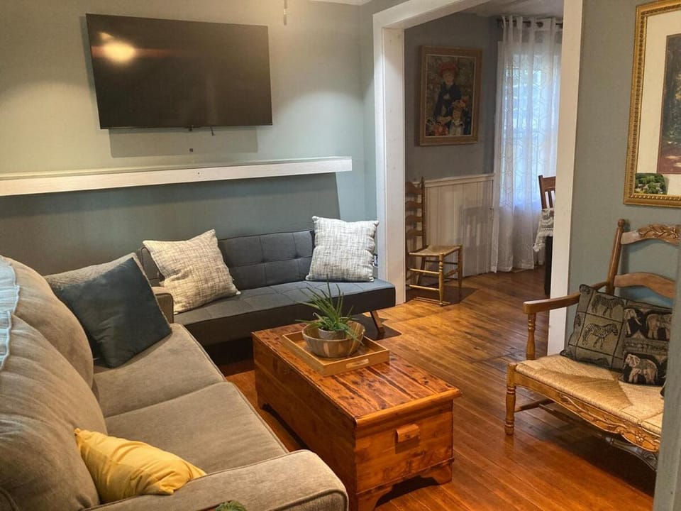 New Leeds listing Near Graces diner and Hudson! House in Capital District, NY, USA