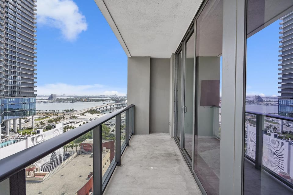 X Lounge VIII-Prime Corner Residence Apartment in Miami