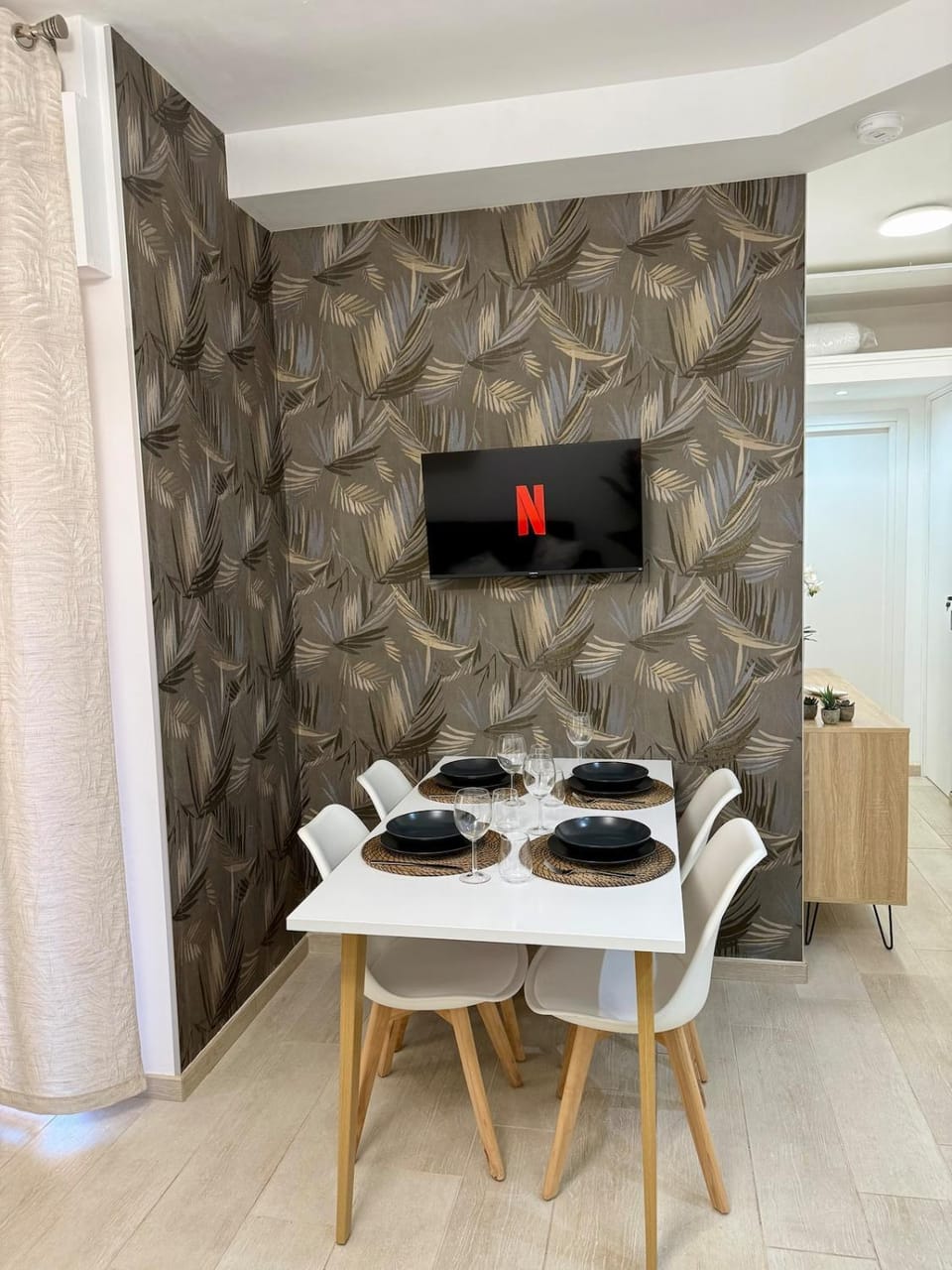 TV and multimedia, Dining area