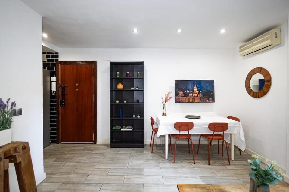 Living room, Seating area, Dining area, air conditioner