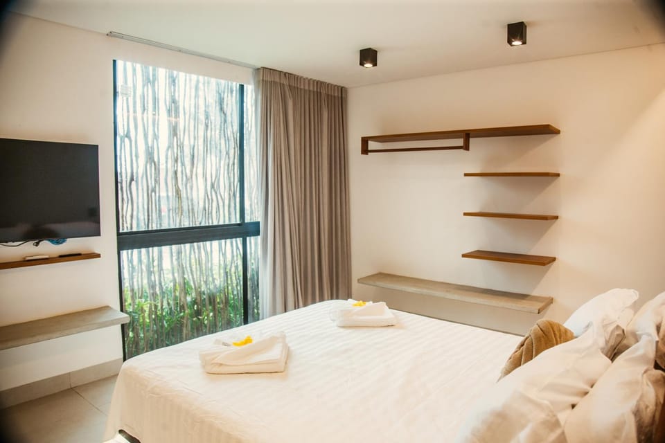 Bed, Bedroom, towels