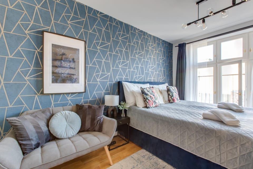 Bed, Photo of the whole room, Seating area, Bedroom