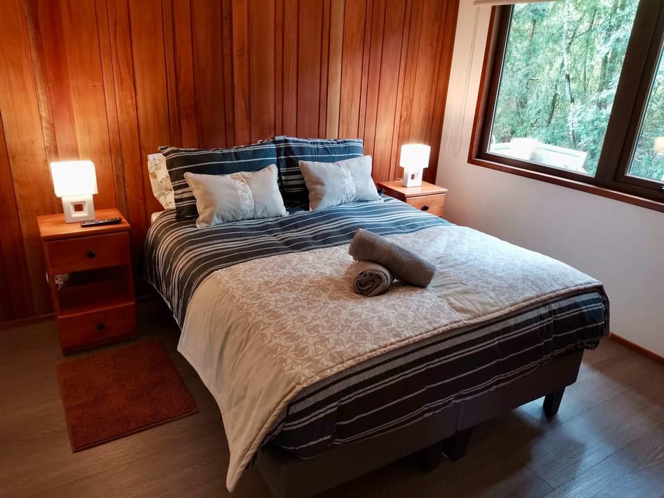 Cabaña Roble - Tinaja, BBQ, WiFi y Río House in Araucania, Chile