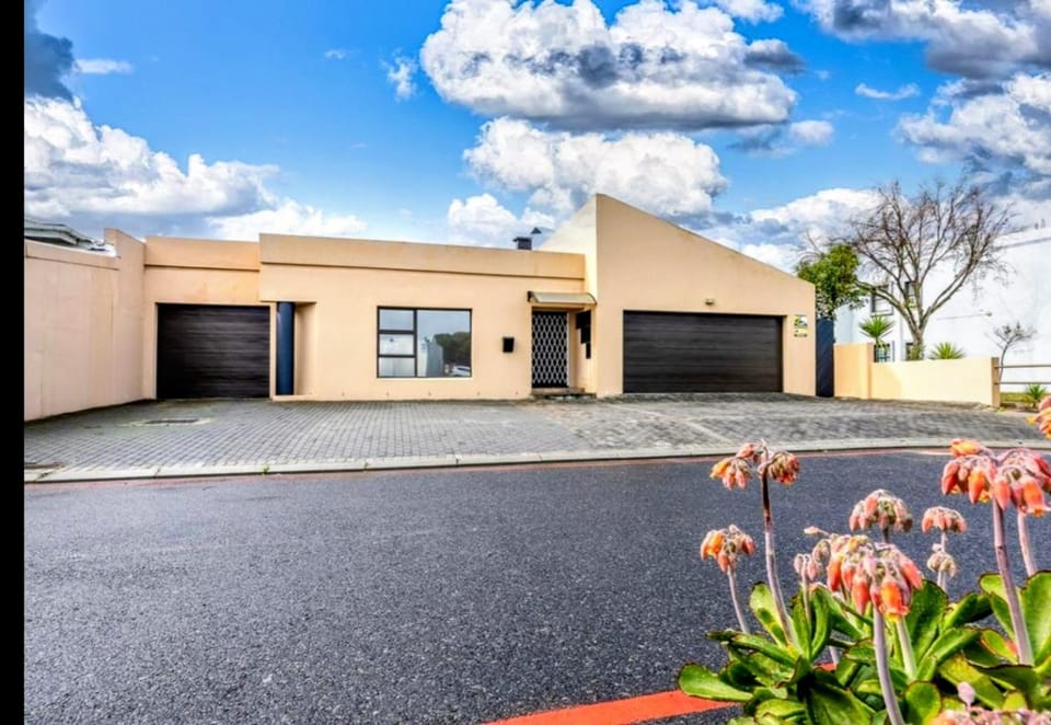 Greens Golf Course Apartment Apartment in Cape Town