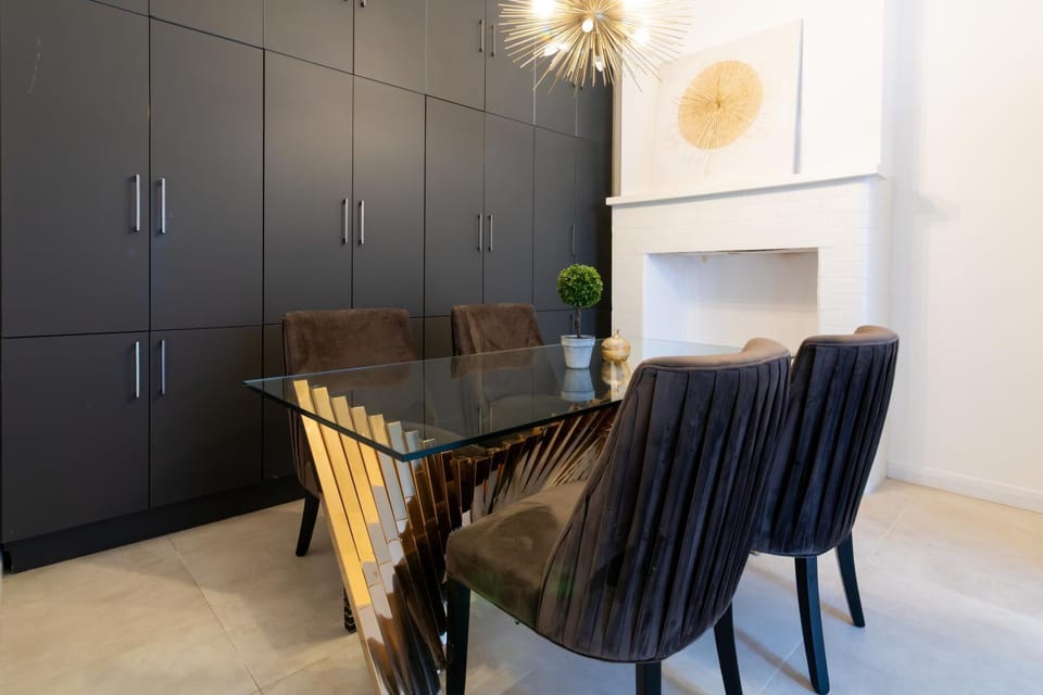 Seating area, Dining area, kitchen