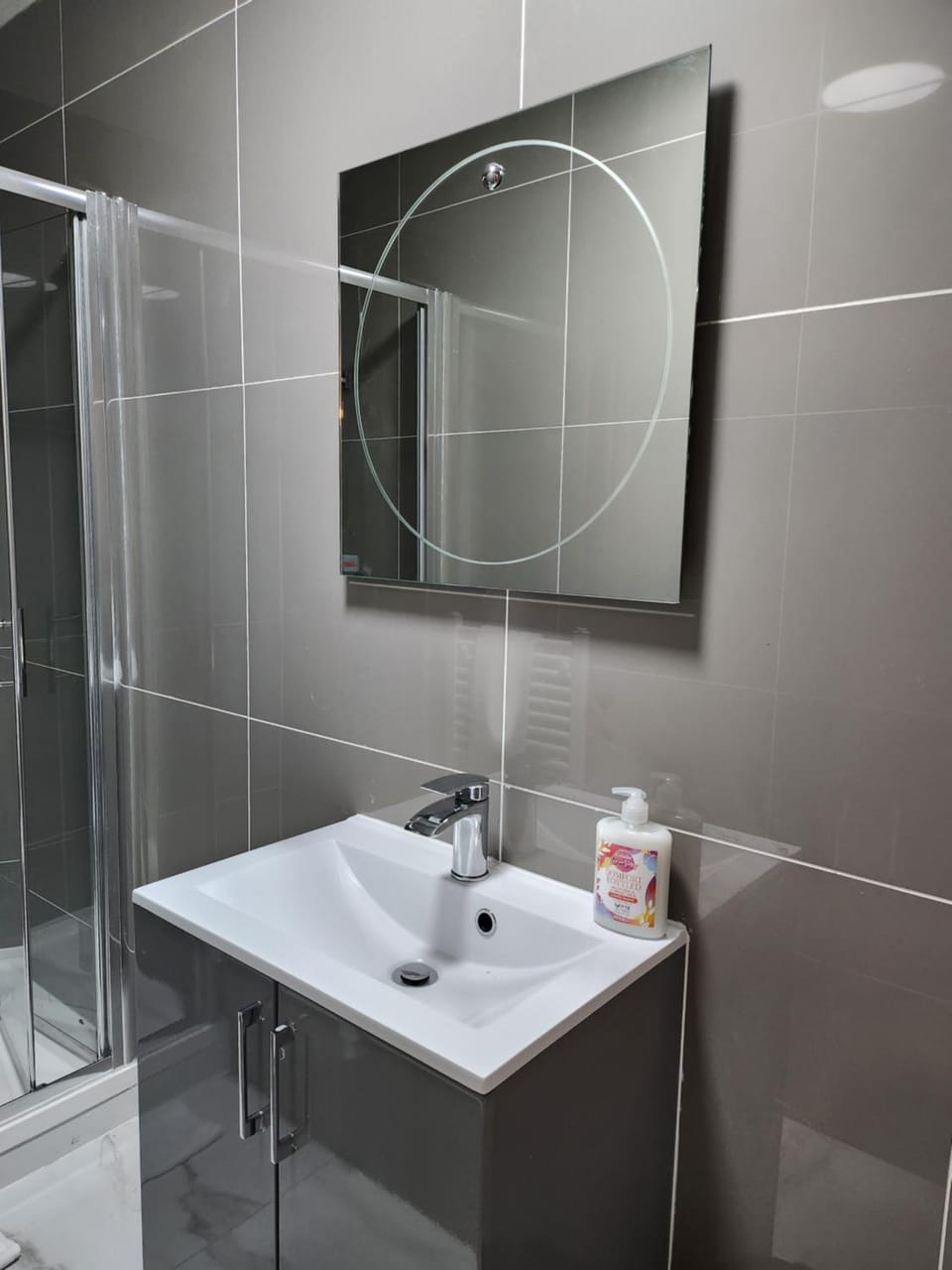 ApartHotel 1 - Fast WiFi, Hotel Linen, Keyless Entry, City only 10 Mins - BY PROPERTY PROMISE Apartment in Cardiff