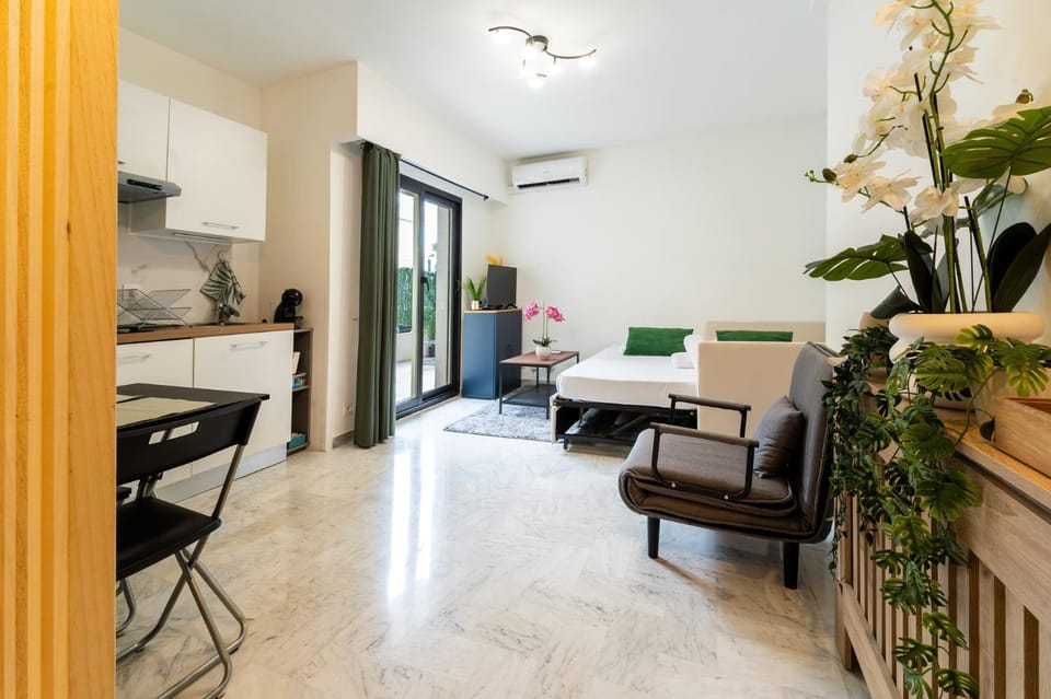 Grand studio prêt de la mer ! Apartment in Nice