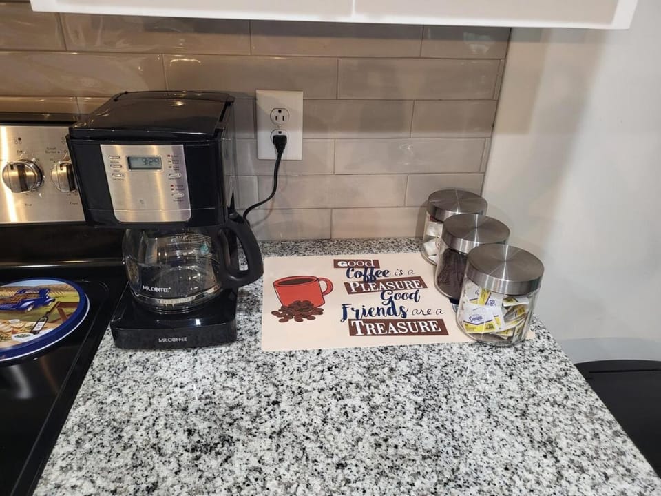 Coffee/tea facilities, kitchen