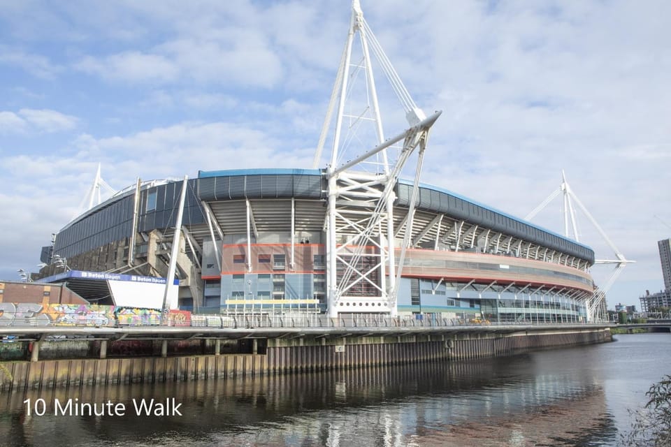 ApartHotel 5 - Fast WiFi, Hotel Linen, Keyless Entry, City only 10 Mins - BY PROPERTY PROMISE Apartment in Cardiff